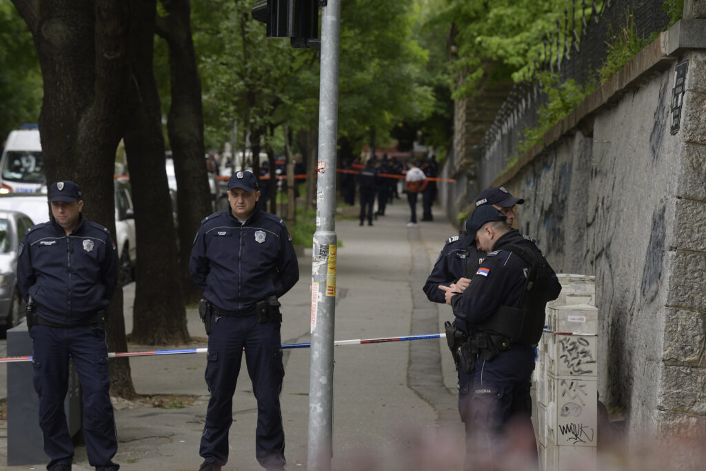 Beograd 03.05.2023. Pucnjava, ,vracar skola vladislav ribnikar, policija hitna pomoc