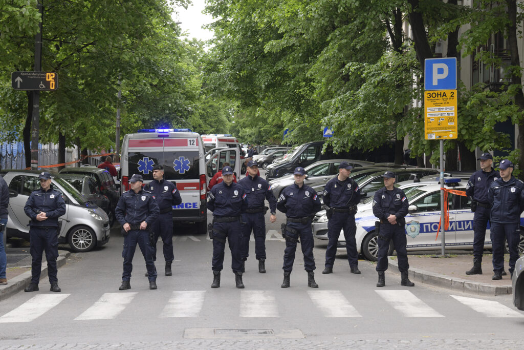 Beograd 03.05.2023. Pucnjava, ,vracar skola vladislav ribnikar, policija hitna pomoc
