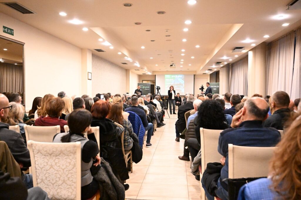 Kraljevo, tribina ProGlas Foto: ProGlas