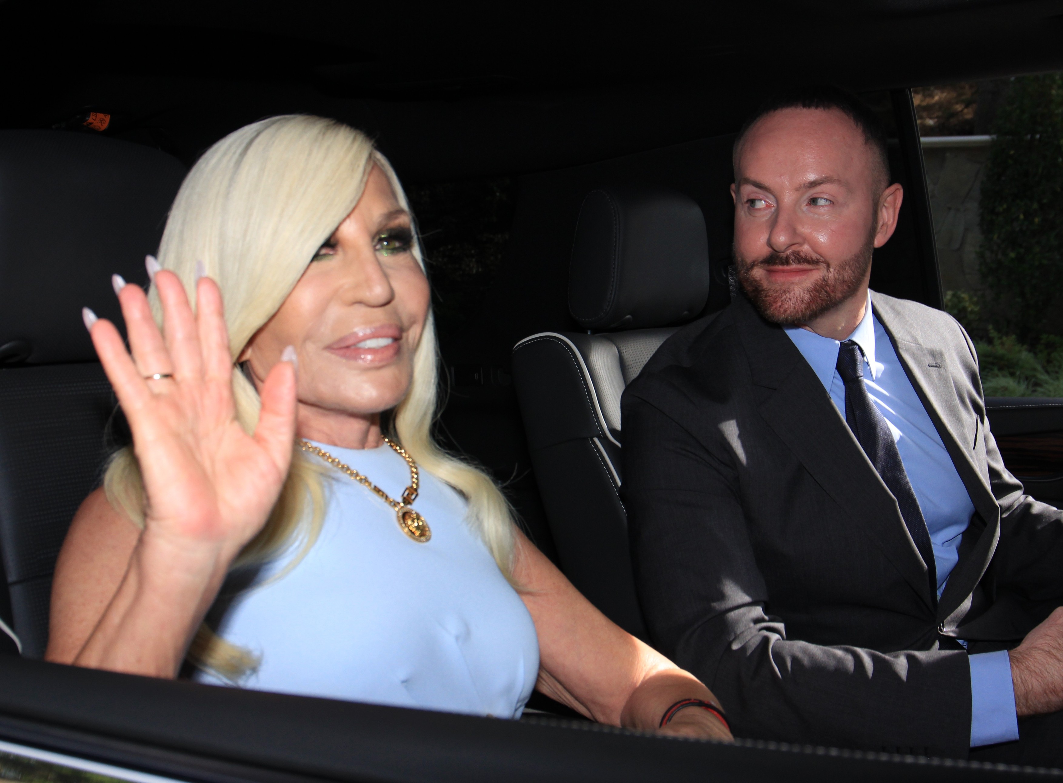 Donatella Versace seen arriving as first celebrity guest to Britney Spears wedding