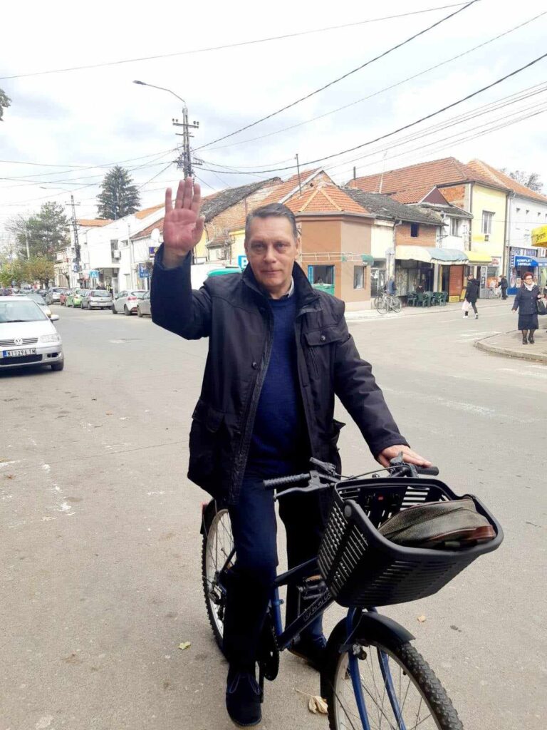 tekst o privredniku iz Bele Palanke i njegovoj predizbornoj kampanji, Srđan Pavlovic Pavle