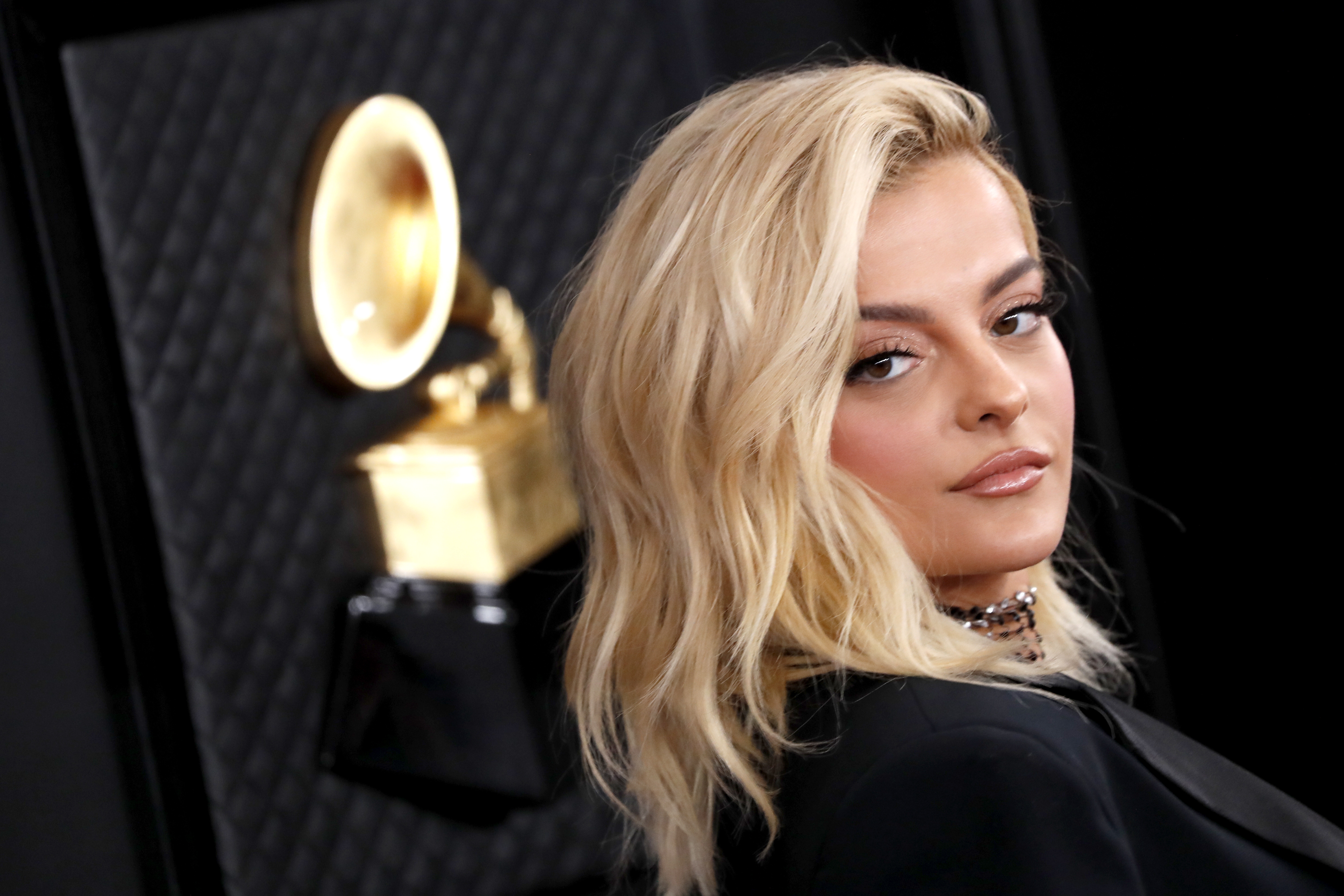 epa08168621 Bebe Rexha arrives for the 62nd Annual Grammy Awards ceremony at the Staples Center in Los Angeles, California, USA, 26 January 2020.  EPA-EFE/ETIENNE LAURENT
