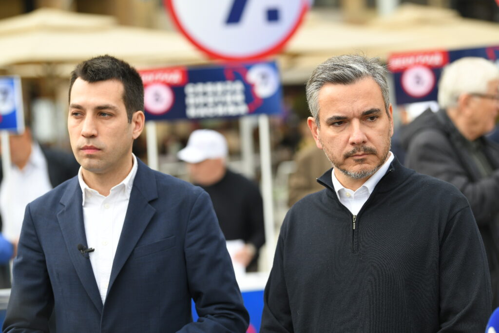 Beograd, 01.12.2023. Trg Republike, razgovor sa građanima, kandidat za gradonačelnika, Srbija protiv nasilja, Vladimir Obradović Foto: Amir Hamzagić/Nova.rs