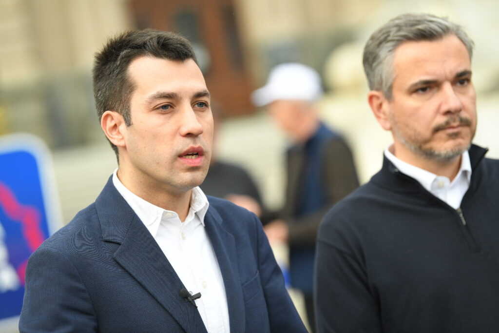 Beograd, 01.12.2023. Trg Republike, razgovor sa građanima, kandidat za gradonačelnika, Srbija protiv nasilja, Vladimir Obradović Foto: Amir Hamzagić/Nova.rs