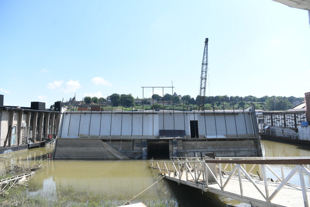 Beograd 29.06.2023 fristajler splav, freestyler , tonuo tone , uklanjanje splava podizanje