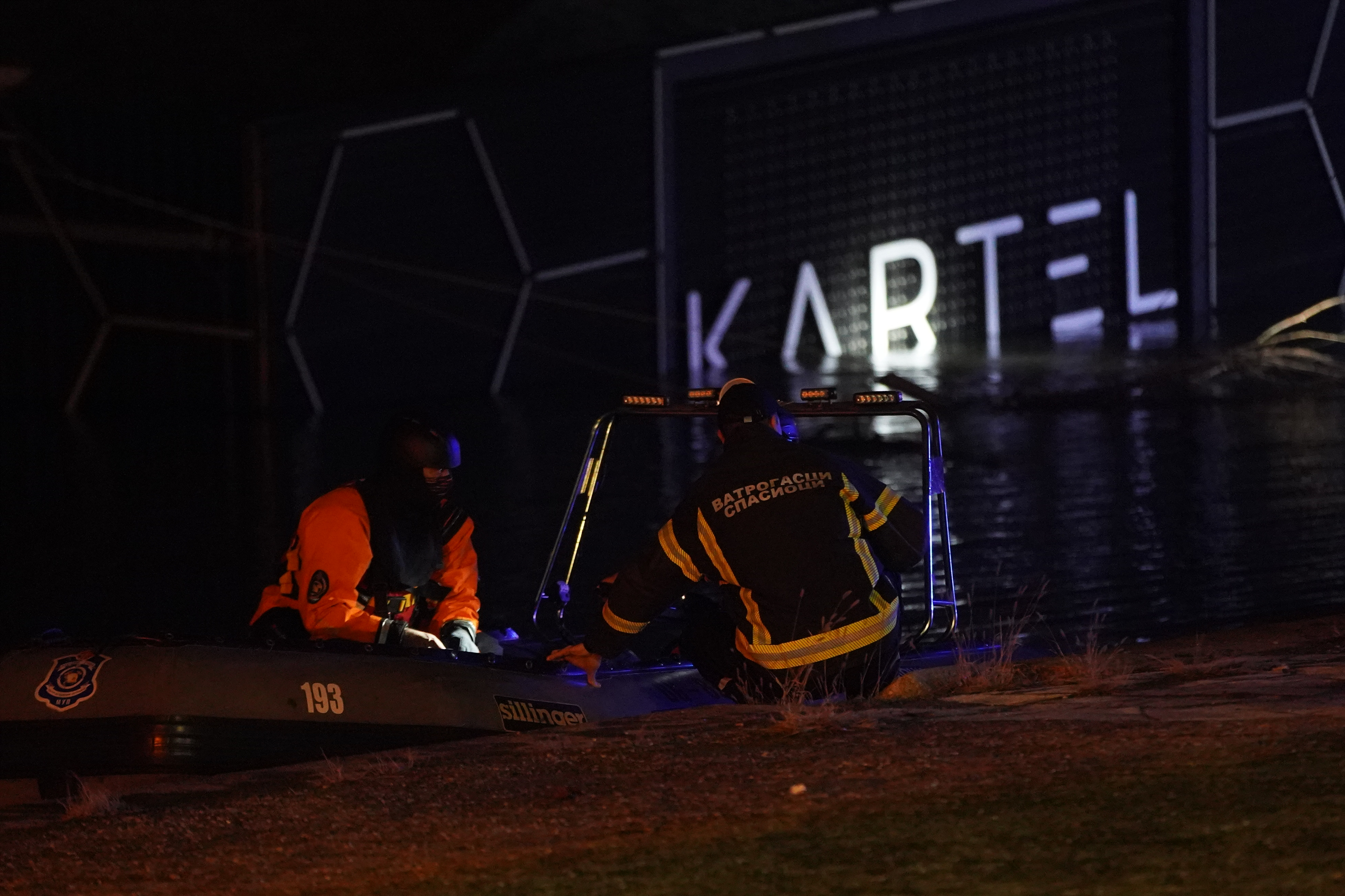 24, December, 2023, Belgrade - The Kartel raft, located next to the Belgrade Fair, sank.Photo: Antonio Ahel/ATAImages
24, decembar, 2023, Beograd - Splav Kartel smesten pored Beogradskog sajma je potonu. Photo: Antonio Ahel/ATAImages