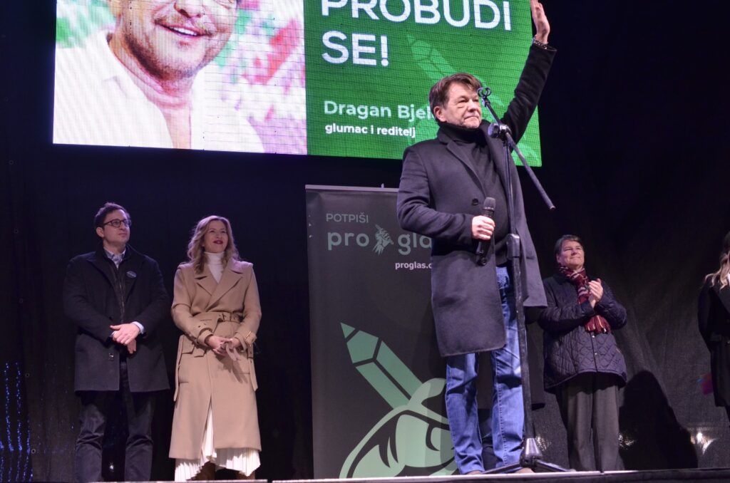 Više hiljada ljudi na tribini ProGlasa u Šapcu! (11.12.2023.)