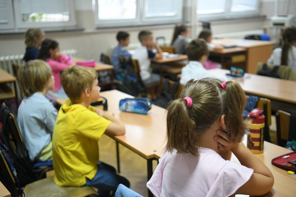 Beograd 01. septembar 2022. Polazak u skolu, Osnovna skola Vuk Karadzic, deca, ucenici. djaci, prvaci učionica   Foto:Nemanja Jovanović/Nova.rs