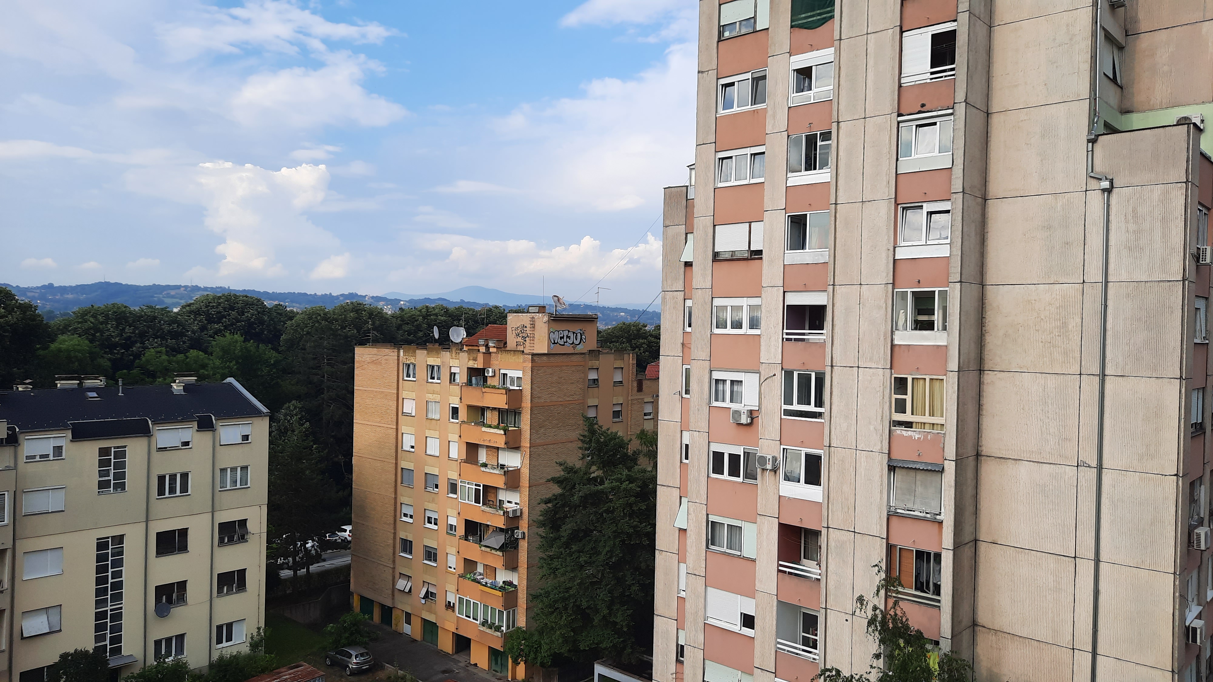 Čačak, sunčano vreme, zgrade