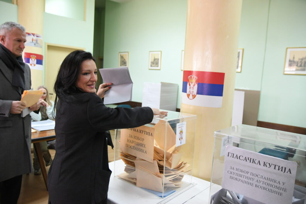 Novi Sad, 17.12.2023. Parlamentarni izbori, vanredni parlamentarni izbori, glasanje, lokalni izbori,  Foto: Nenad Mihajlović/Nova.rs