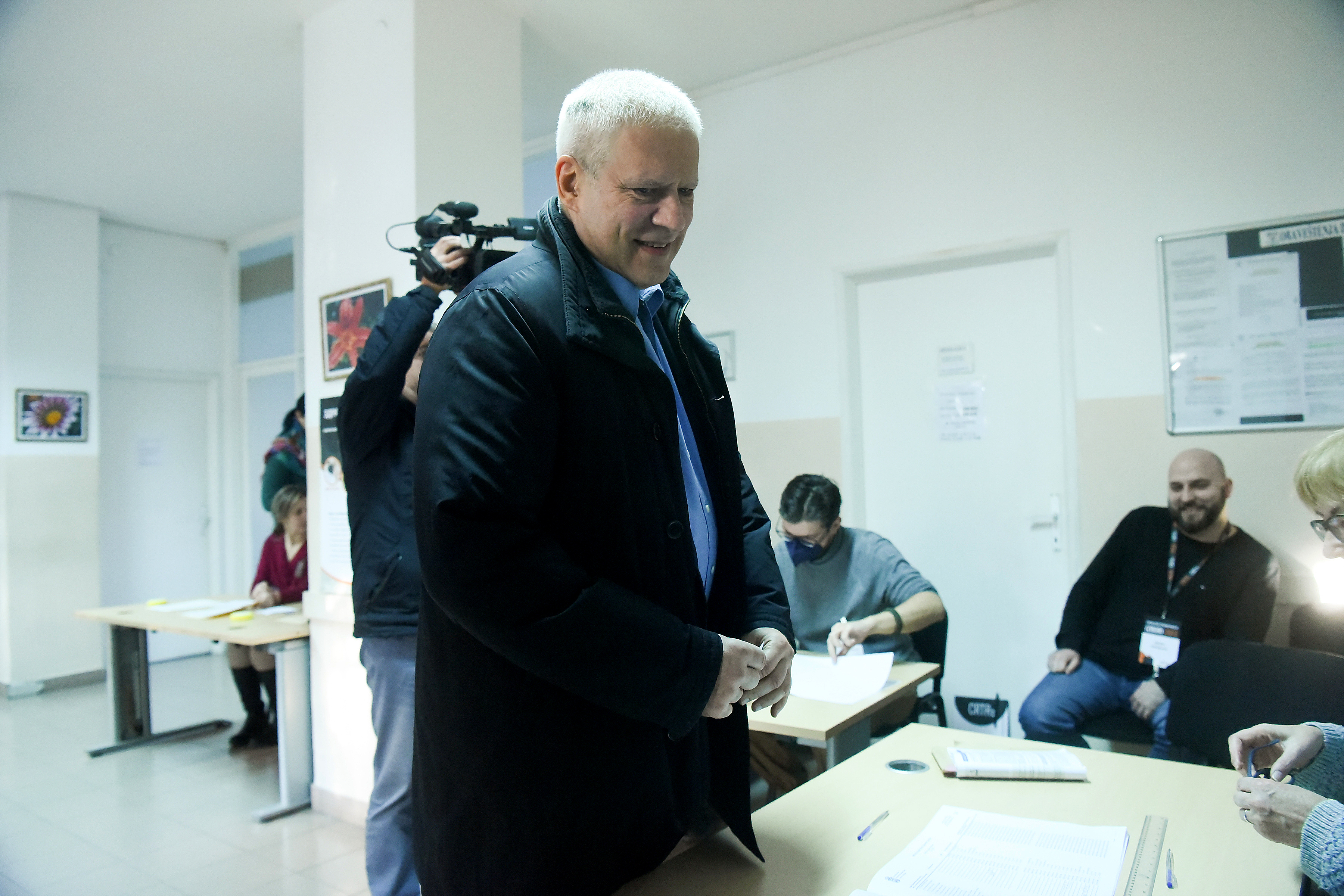 The President of the Social Democratic Party Boris Tadic voted at the polling station Koste Stojanovica 2 health center - Stari grad health center.Predsednik Socijaldemokratske stranke Boris Tadic glasao je na birackom mestu Zdravstvena stanica Koste St