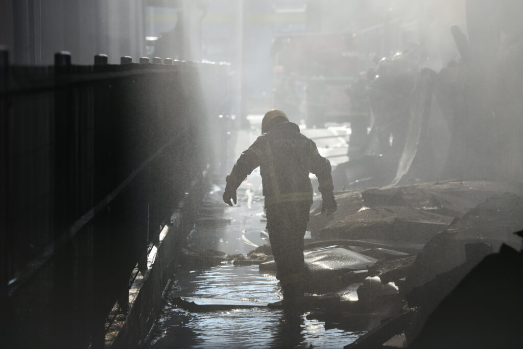 Pozar Galenika prodavnica guma, vatrogasci