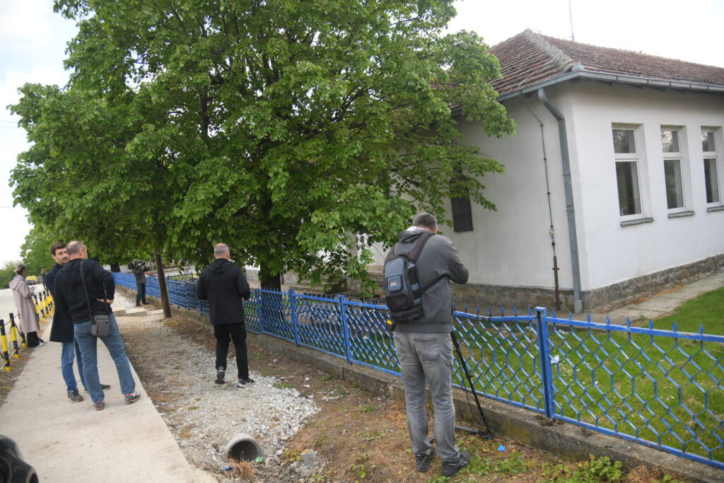 Dubona, 05.05.2022. Mladenovac, masovno ubistvo, pucnjava. Pucnjava u okolini Mladenovca, ima žrtava i ranjenih. Pucnjava, ubistvo, hronika. Osnovna škola Momčilo Živojinović, Mladenovac Foto: Nemanja Jovanović/Nova.rs