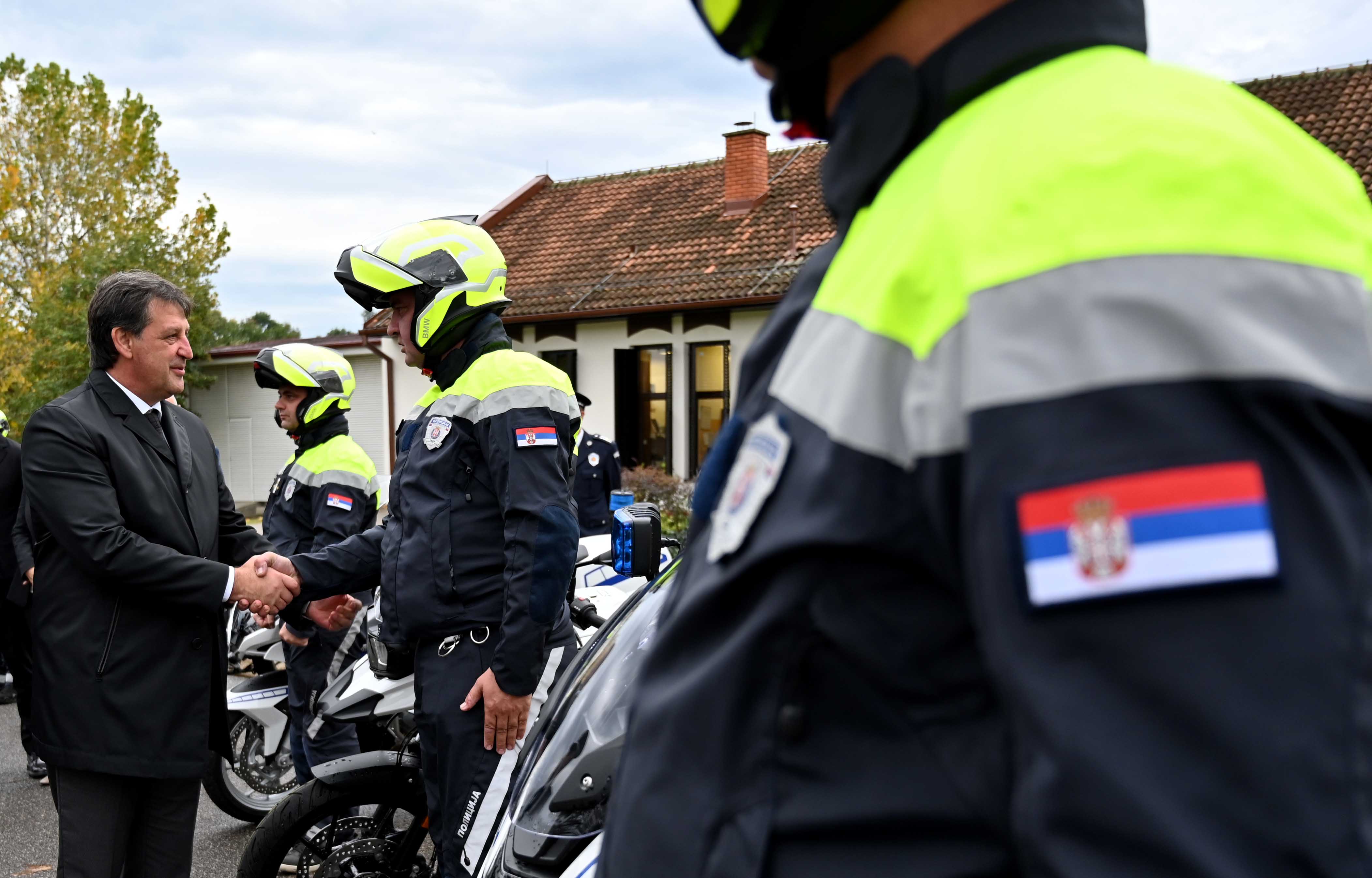 Policija, primopredaja 25 motocikala službenicima Uprave saobraćajne policije Foto: MUP