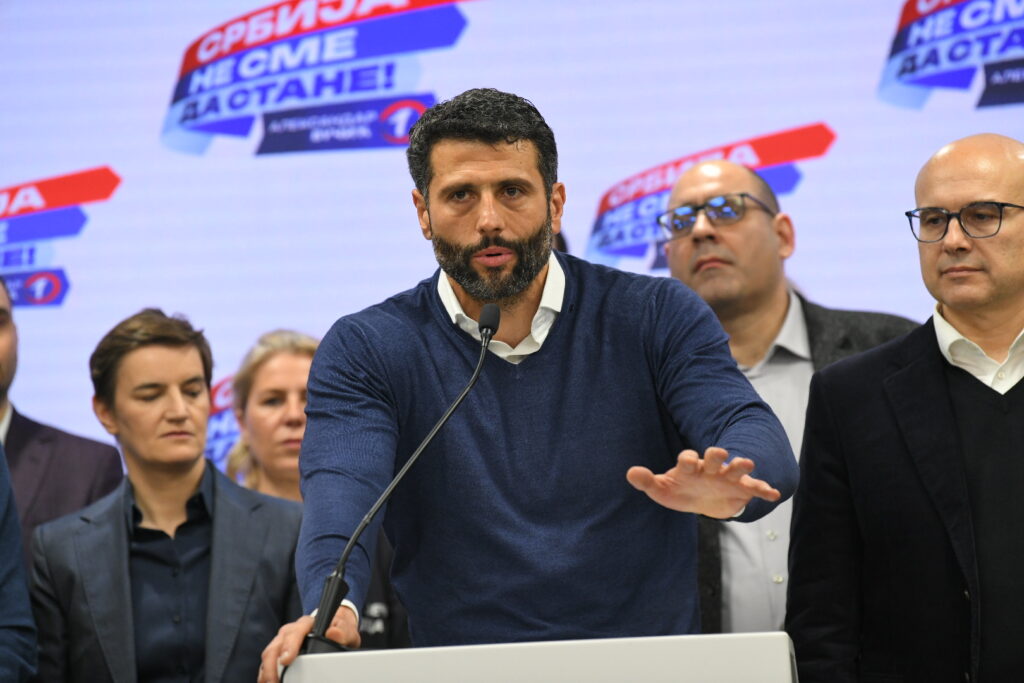 Beograd 17. decembar 2023. Izborna noć, parlamentarni i lokalni Izbori 2023 u Srbiji Izborni stab SNS Srpska napredna stranka Foto:Amir Hamzagić/Nova.rs