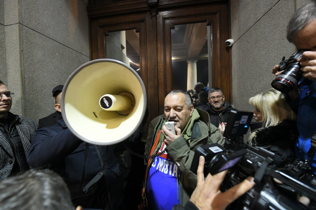 Beograd 24.12.2023. Protest građana ispred zgrade RIK-a. Protest, Skupština grada, pokušavaju da uđu u skupštinu Foto: Amir Hamzagić/Nova.rs