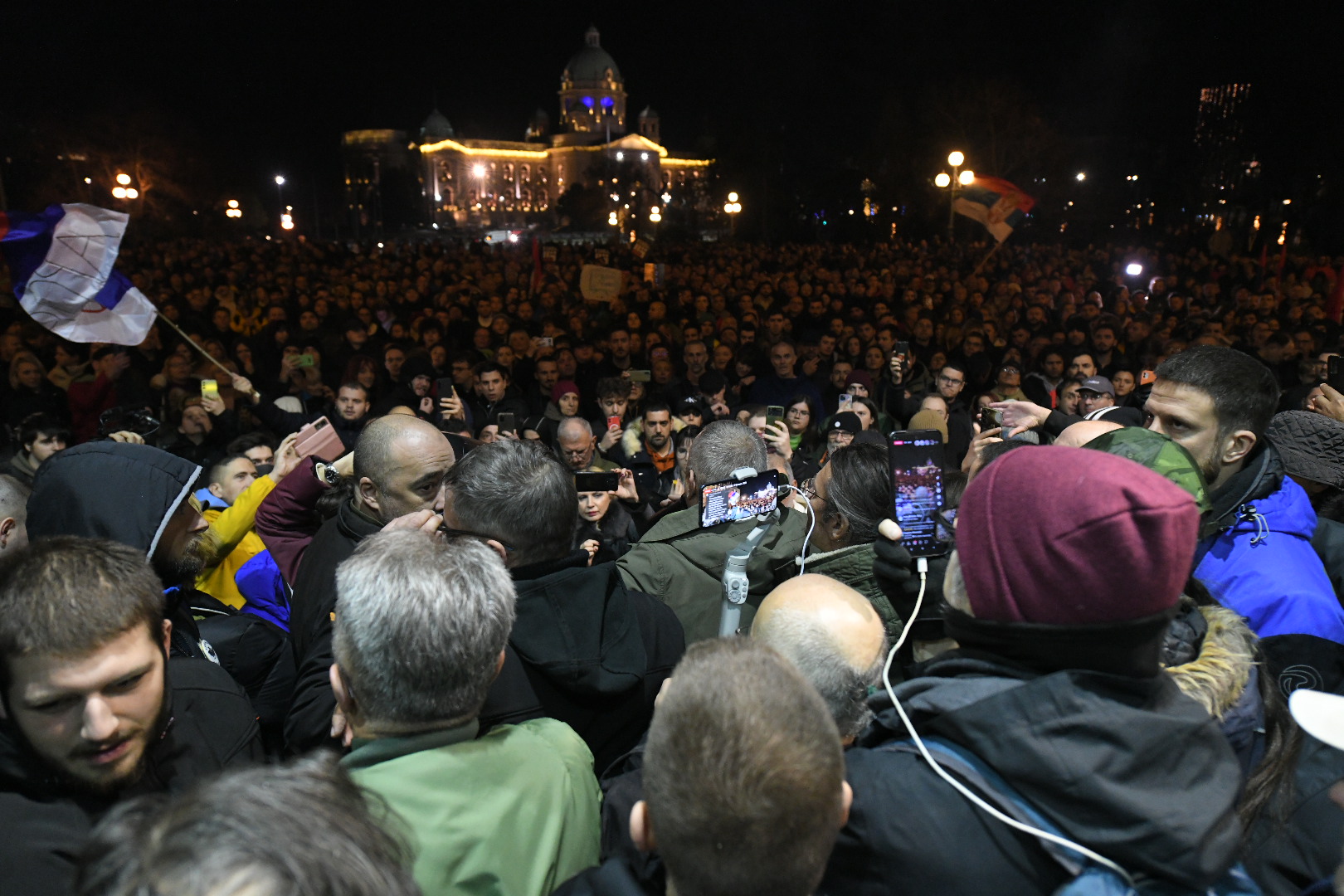 Beograd 24.12.2023. Protest građana  Protest, Skupština grada, pokušavaju da uđu u skupštinu Foto: Amir Hamzagić/Nova.rs