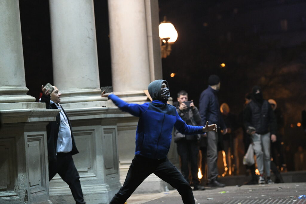 Beograd 24.12.2023. Protest građana  Protest, Skupština grada, žandarmerija, hapšenje, demonstranti,  Foto: Amir Hamzagić/Nova.rs