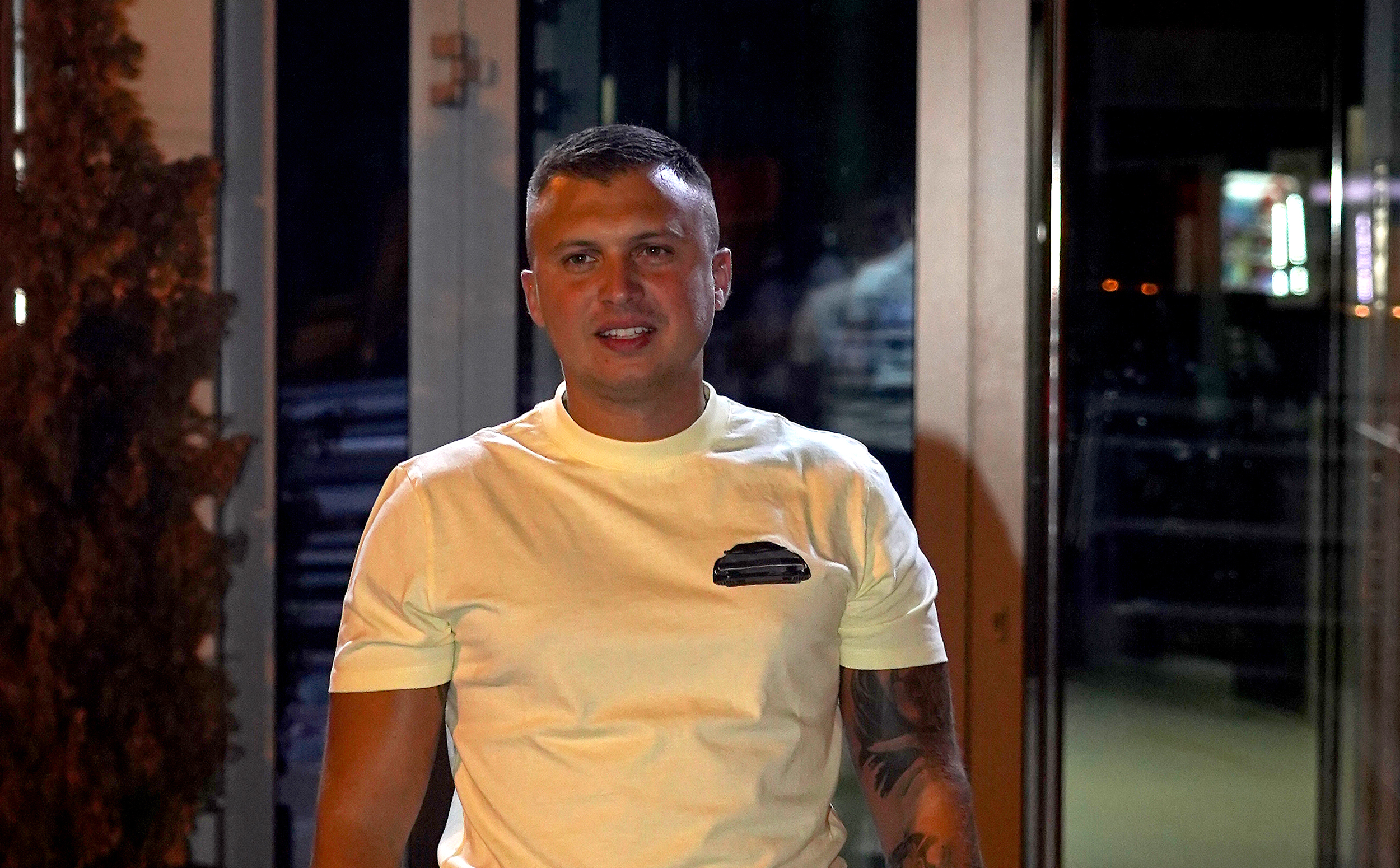 Stefan Karic is guesting on the TV show Narod pita on TV Pink.Stefan Karic dolazi na gostovanje u emisiju Narod pita na TV Pink.