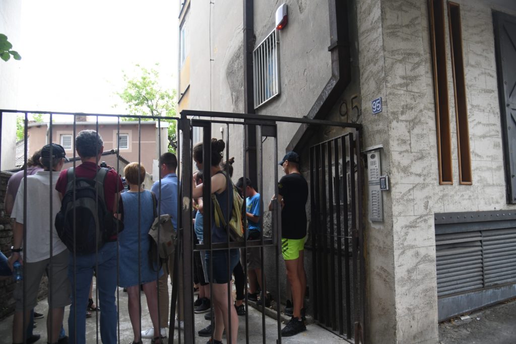 Beograd 16. jul 2021. Izvršitelji i policija ušli su jutros u stan porodice Kocić, koja živi u ulici Maksima Gorkog na Vračaru i počeli sa prinudnim iseljenjem, prinudno iseljenje, porodica Kocic Foto:Nemanja Jovanović/Nova.rs