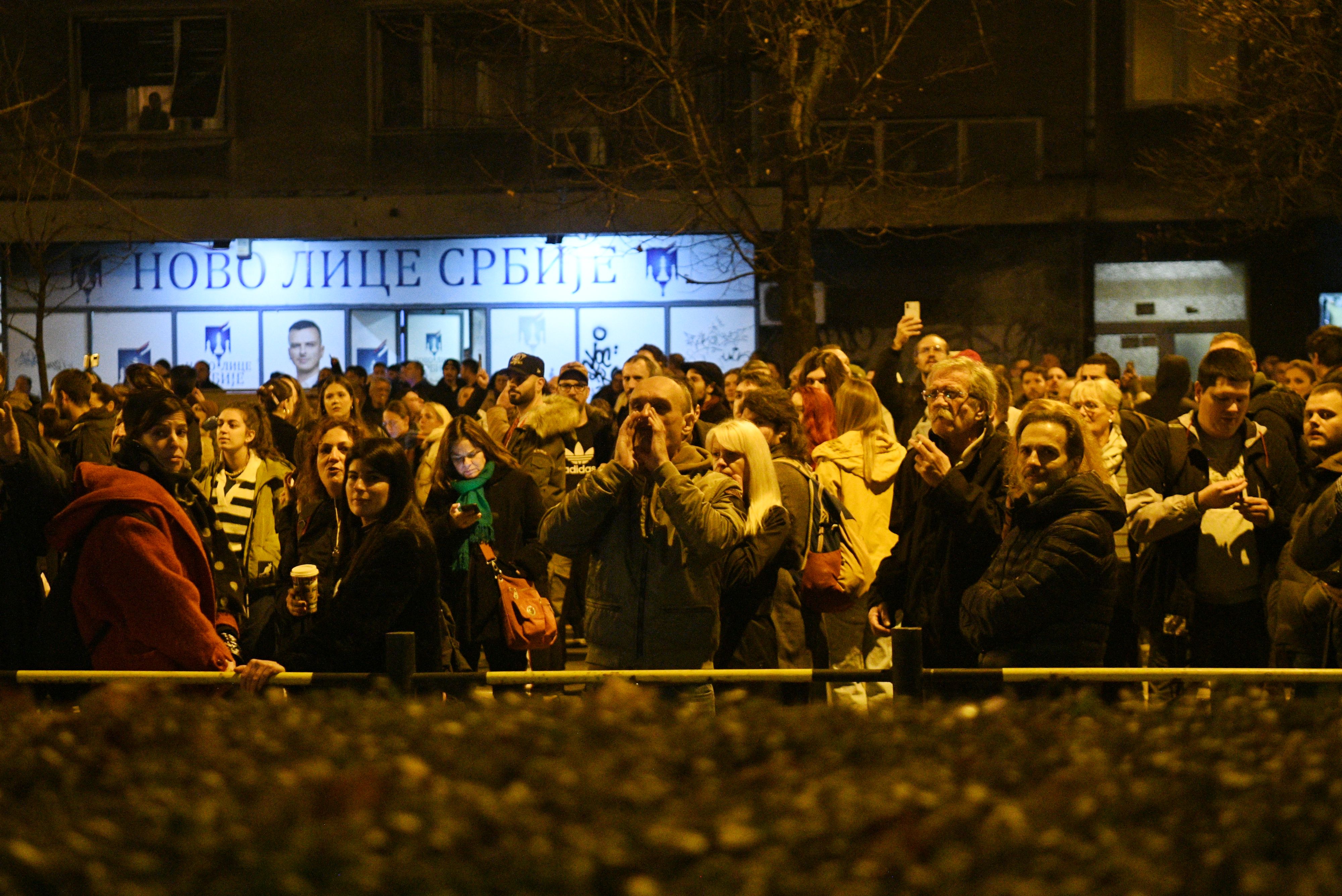 Beograd 25.12.2023. Policijska stanica 29. novembar. Protestna šetnja. Protest građana, gradjana zbog pokradenih izbora. Foto: Filip Krainčanić/Nova.rs