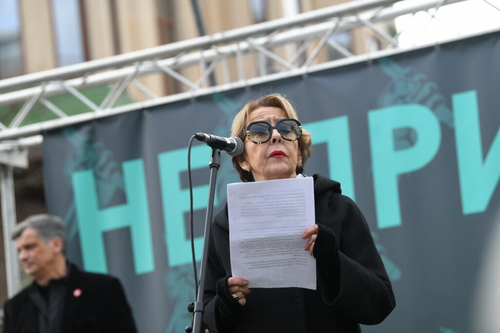 Beograd, 30.12.2023. Terazije, kod Terazijske česme, protest zbog izborne krađe, proglas Foto: Amir Hamzagić/Nova.rs
