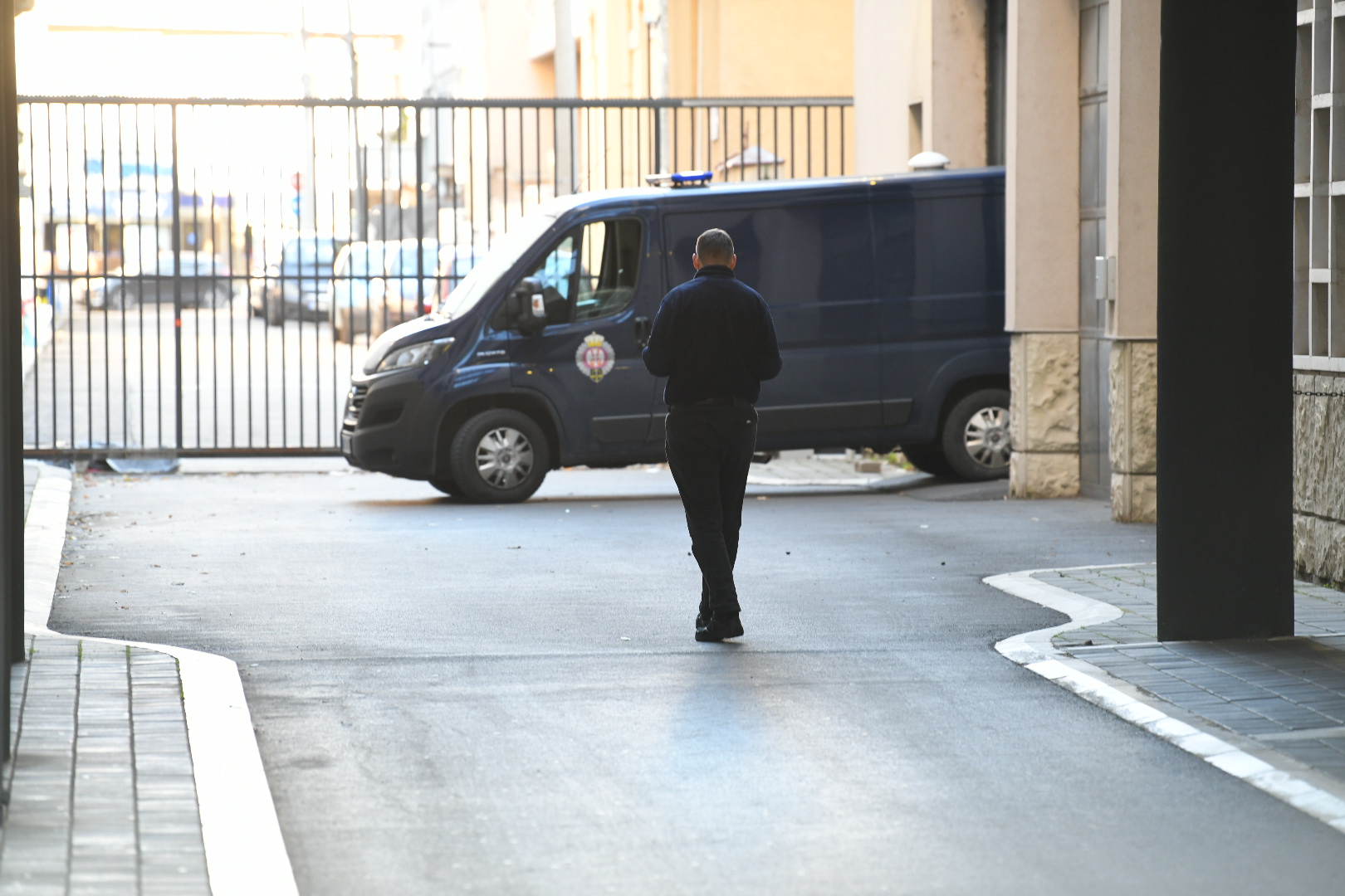 Beograd 12. novembar 2023. Prvi osnovni sud Kataniceva 15. pokusaj slikanja braće Hofman Ljubana i Miljana Hofman Vidović marica policija Foto:Amir Hamzagić/Nova.rs