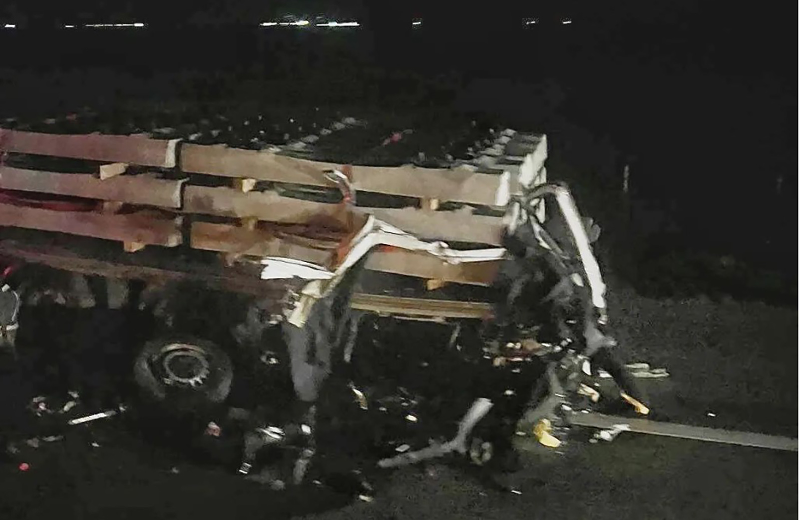 Stravična nezgoda na autoputu Beograd-Novi Sad oko 5 kilometara pre naplatne stanice Novi Sad.