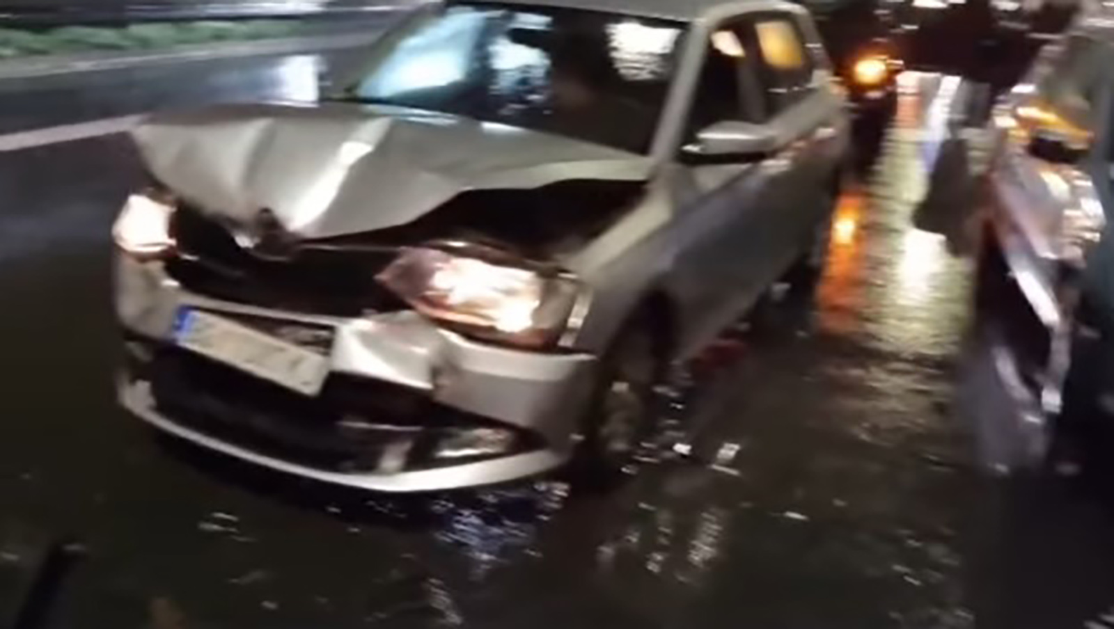 Lančani sudar na gazeli, učestvovalo više vozila. Nema teže povređenih. Stvaraju se zastoji