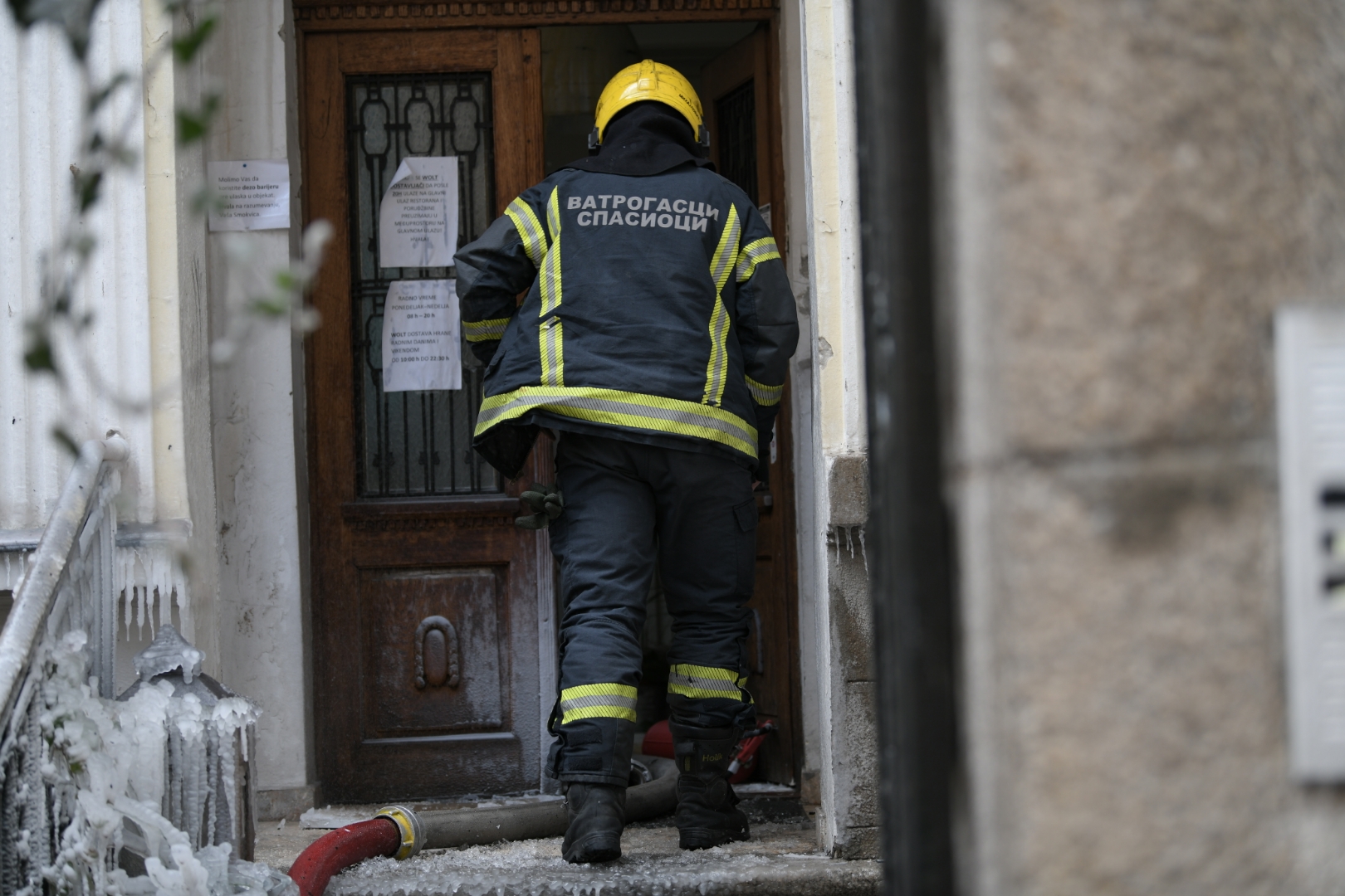 Beograd, 12.02.2021. Vračar, Molerova, Restoran Smokvica požar, vatrogasci Foto: Dragan Mujan/Nova.rs