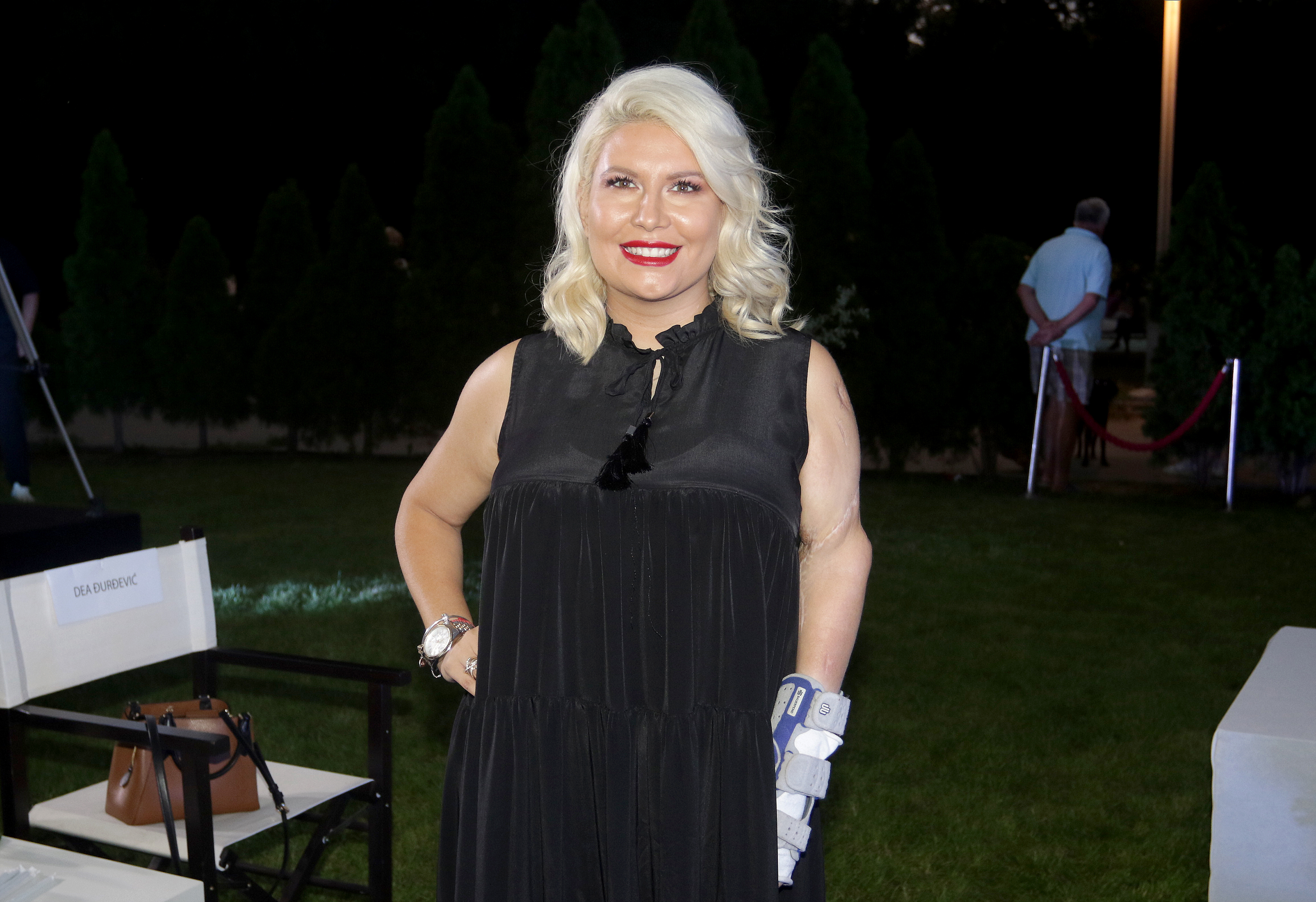 Verica Rakocevic presented the hybrid project OXYGEN - collection for autumn / winter 2020/2021 in Tasmajdan Park.Verica Rakocevic je u parku Tasmajdan predstavila hibrid projekat KISEONIK - kolekciju za jesen/zimu 2020/2021.