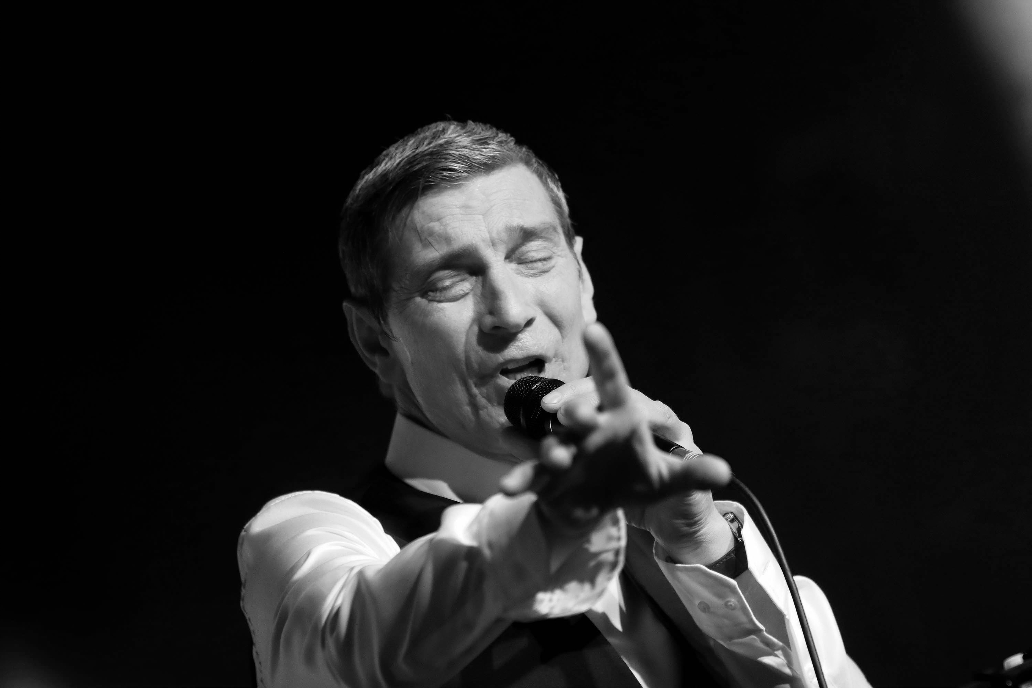 Massimo Savic held a concert on the occasion of Valentine's Day in Banja Luka's Borik Hall.Massimo Savic odrzao je koncert povodom Dana zaljubljenih u banjaluckoj dvorani Borik.