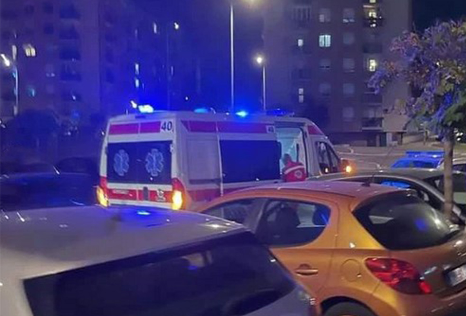 "Navodno, arapi napali frizera u Stepi Stepanović, šrafcigerom. Povrede u predelu glave i leve butine. Prevezen je dečko do urgentnog."