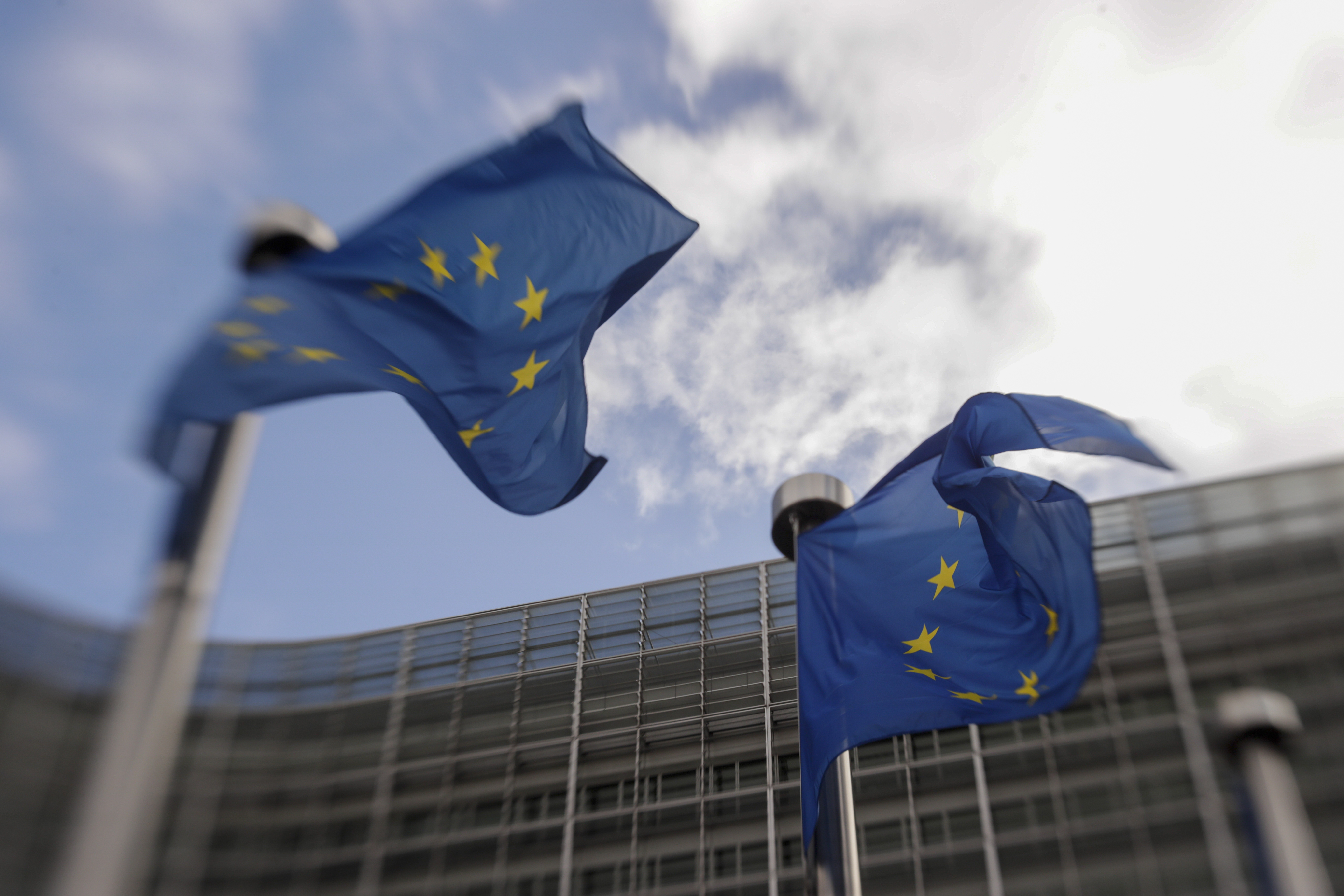 evropska komisija European flags at European Commission headquarters in Brussels