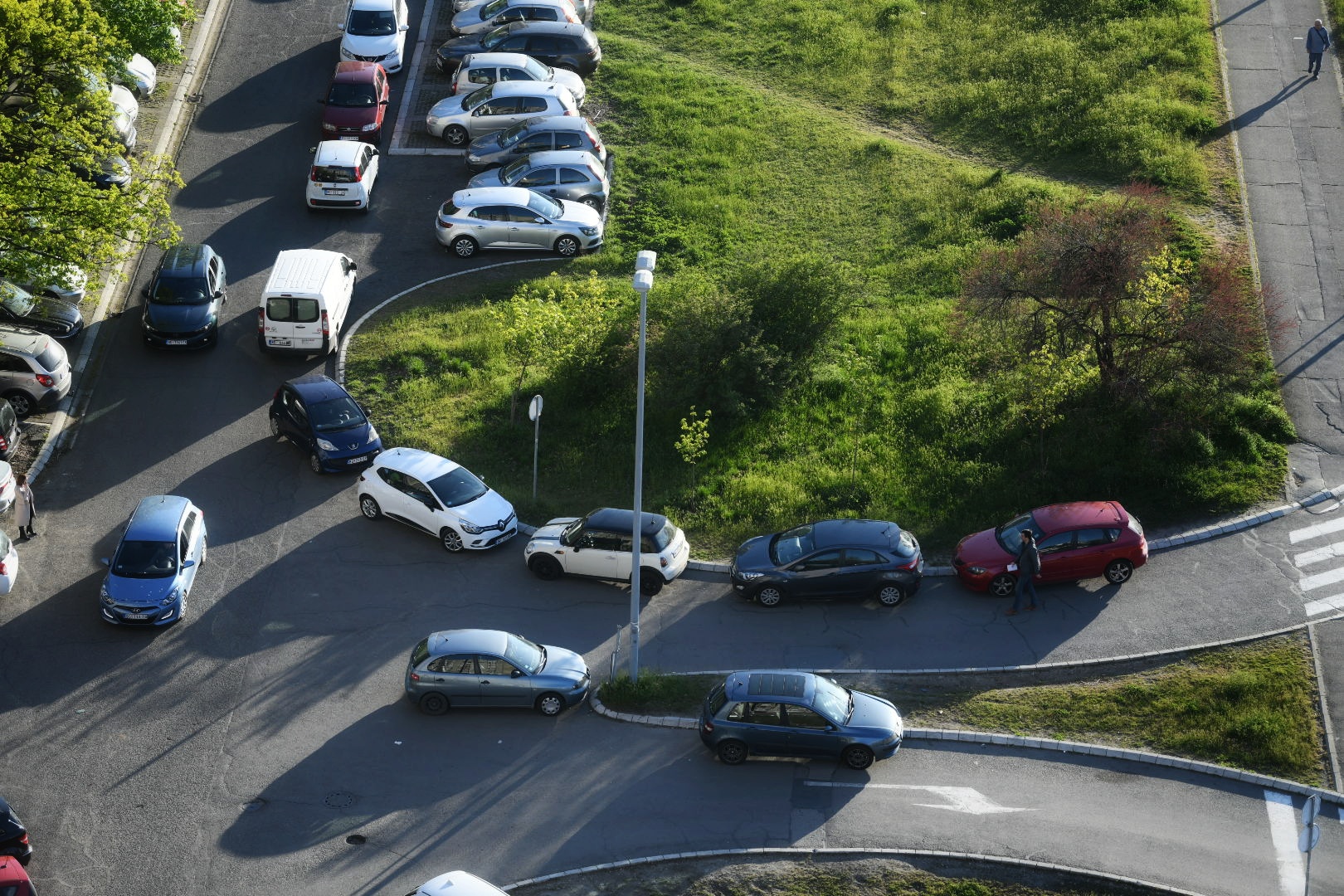 Beograd 14.04.2022. Novi Beogra, blok 62, Nehruova, blokovi, parking, parkiralište, automobili, ilustracija, pokrivalica, ficer Foto: Vesna Lalić/Nova.rs
