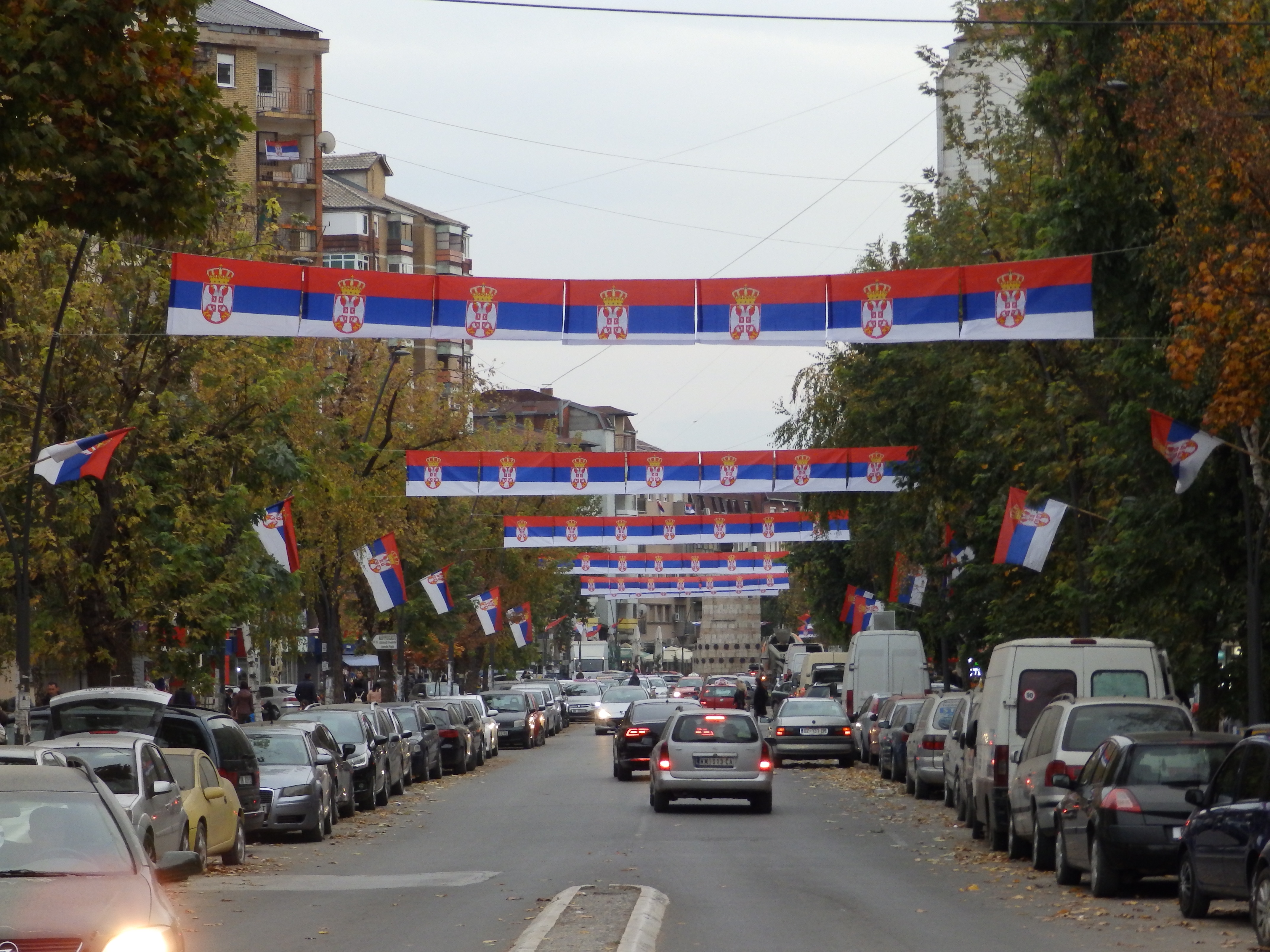 Severna Mitrovica,Kosovo, Zastave Srbije