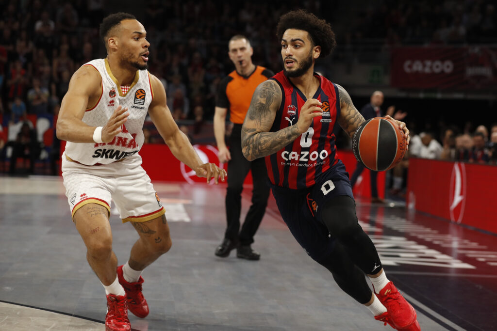 epa10514254 Monaco's Elie Okobo (L) in action against Baskonia's Markus Howard (R) during the Euroleague Basketball match between Cazoo Baskonia and AS Monaco held in Vitoria, northern Spain, 10 March 2023.  EPA-EFE/David Aguilar