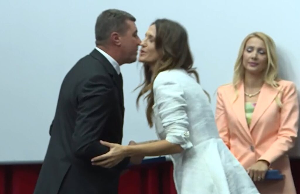 Opština Vlasotince nagradila ćerku trgovca oružjem Slobodana Tešića, Danijela Vasiljević, ćerka Slobodan Tešić