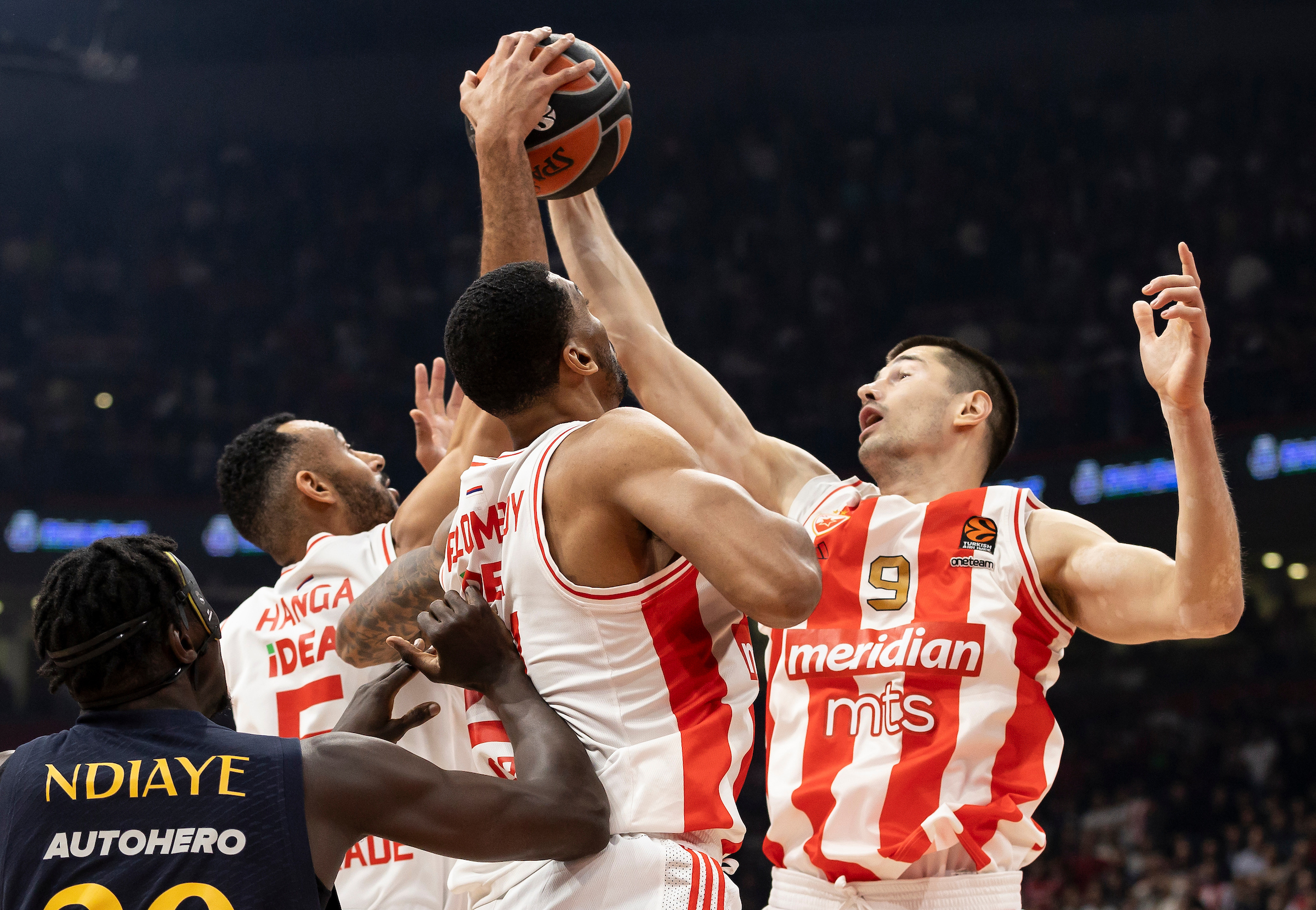 during the 2023/2024 Turkish Airlines EuroLeague match between Crvena Zvezda and Reak Madrid at Stark Arena on December 19, 2023 in Belgrade, Serbia. (Photo by Srdjan Stevanovic/Starsport.rs ©)