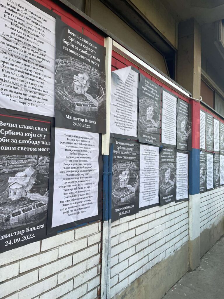 U Novom Sadu plakati posvećeni ubijenim Srbima u Banjskoj