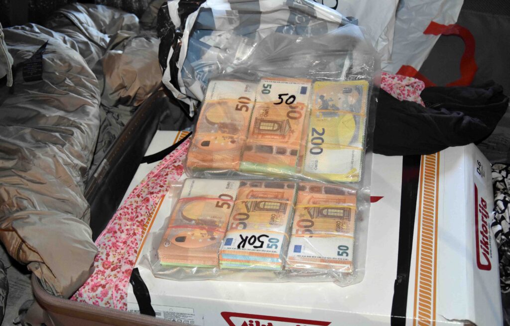 MUP, BIA, Evropol, zaplena, droga, kokain, pare, novac, evri, euri Foto: MUP