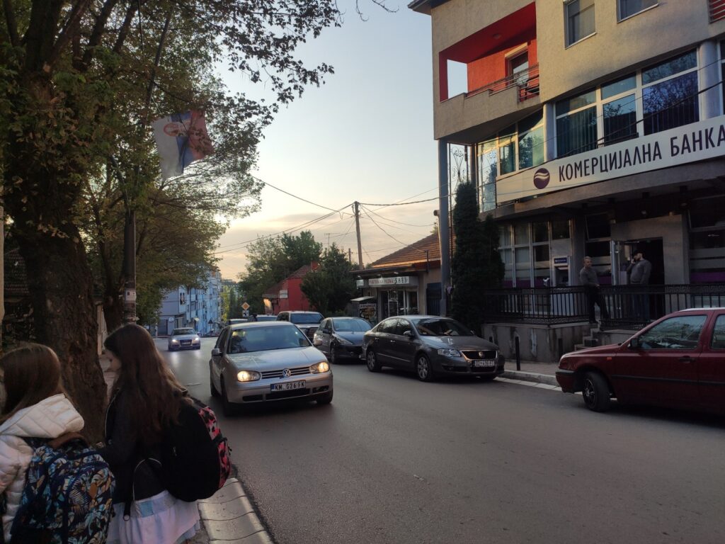 Kosovska Mitrovica, pretres, zgrada Milana Radoičića Foto: Radio Kontakt plus