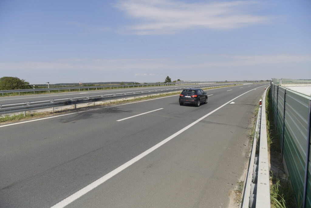 Beograd 05.09.2023. Autoput Miloš Veliki, mesto nesreće, nesreća, automobil ušao u suprotan smer, hronika Foto: Goran Srdanov/Nova.rs
