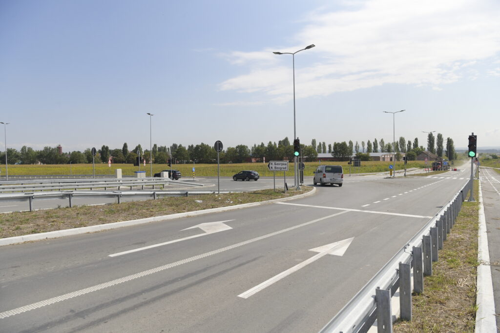 Beograd 05.09.2023. Autoput Miloš Veliki, mesto nesreće, nesreća, automobil ušao u suprotan smer, hronika Foto: Goran Srdanov/Nova.rs