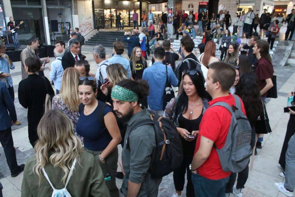 Beograd 02.10.2023. DRUŠTVO - događaj "Mi menjamo noć za dan! Plato je naš" u organizaciji Studenata protiv nasilja, Mladih protiv nasilja i pokreta Novi optimizam, plato Filozofskog fakulteta  Foto: FoNet/Zoran Mrđa