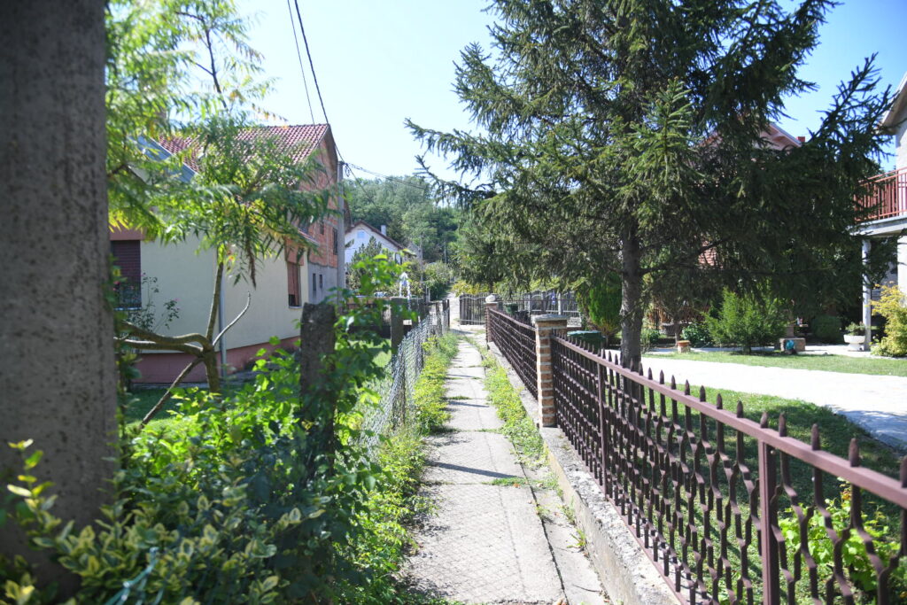 Obrenovac, Barič, 07.septembar 2023. Hronika, Roditelji pretukli ćerku  (7) Porodično nasilje u Bariču,  udarali su je u glavu i telo
Foto: Namanja Jovanović/Nova.rs