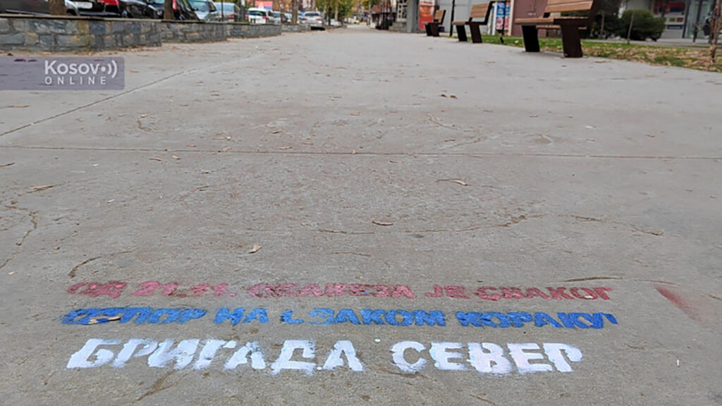 Severna Mitrovica ovog jutra osvanula sa novim grafitima - "otpor na svakom koraku"