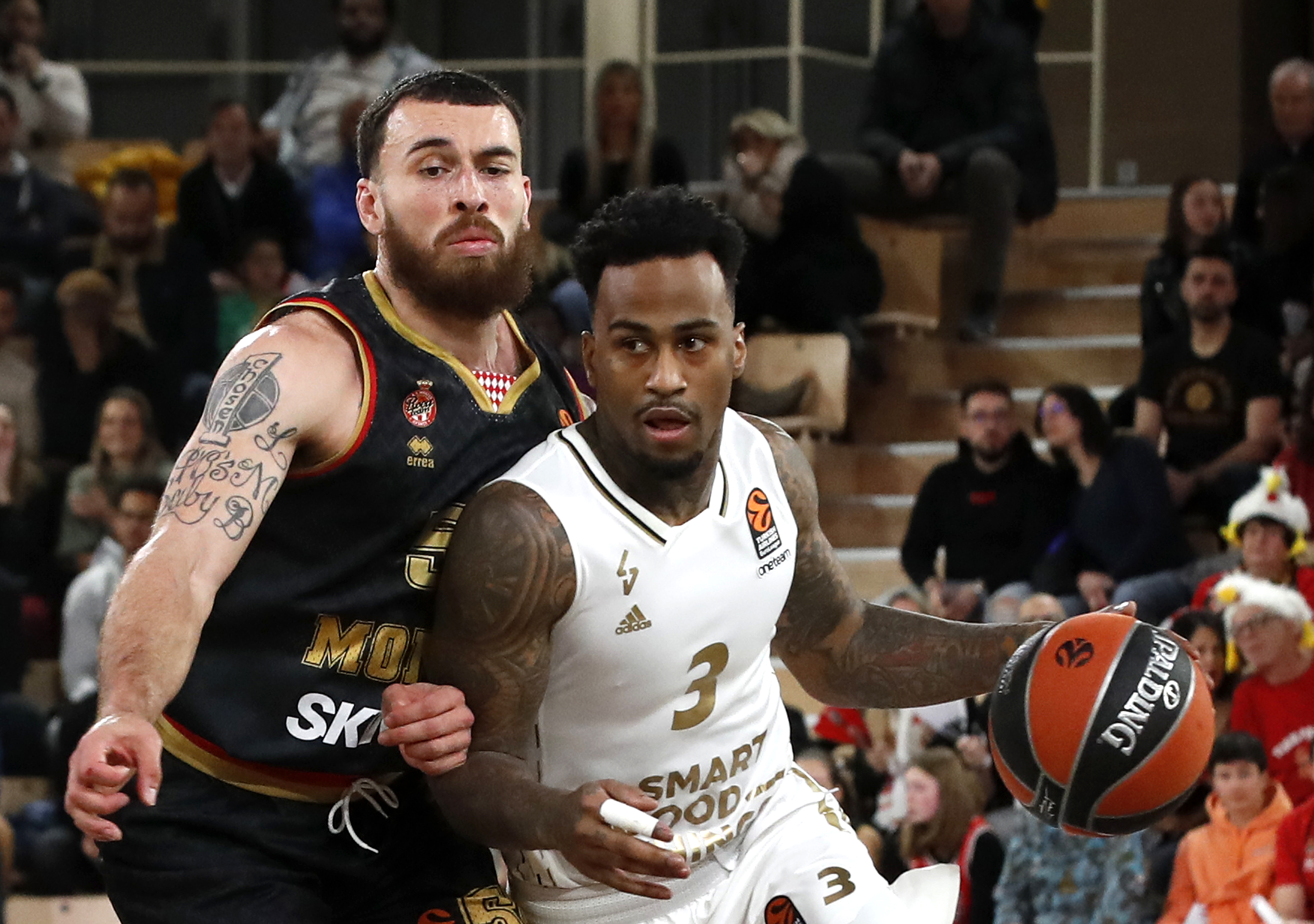epa10459744 Mike James (L) of AS Monaco and Bost (R) of LDLC Asvel Villeurbanne  in action during the Euroleague Basketball match between AS Monaco and LDLC Asvel Villeurbanne at the Louis II stadium, in Monaco, 10 February 2023.  EPA-EFE/SEBASTIEN NOGIER