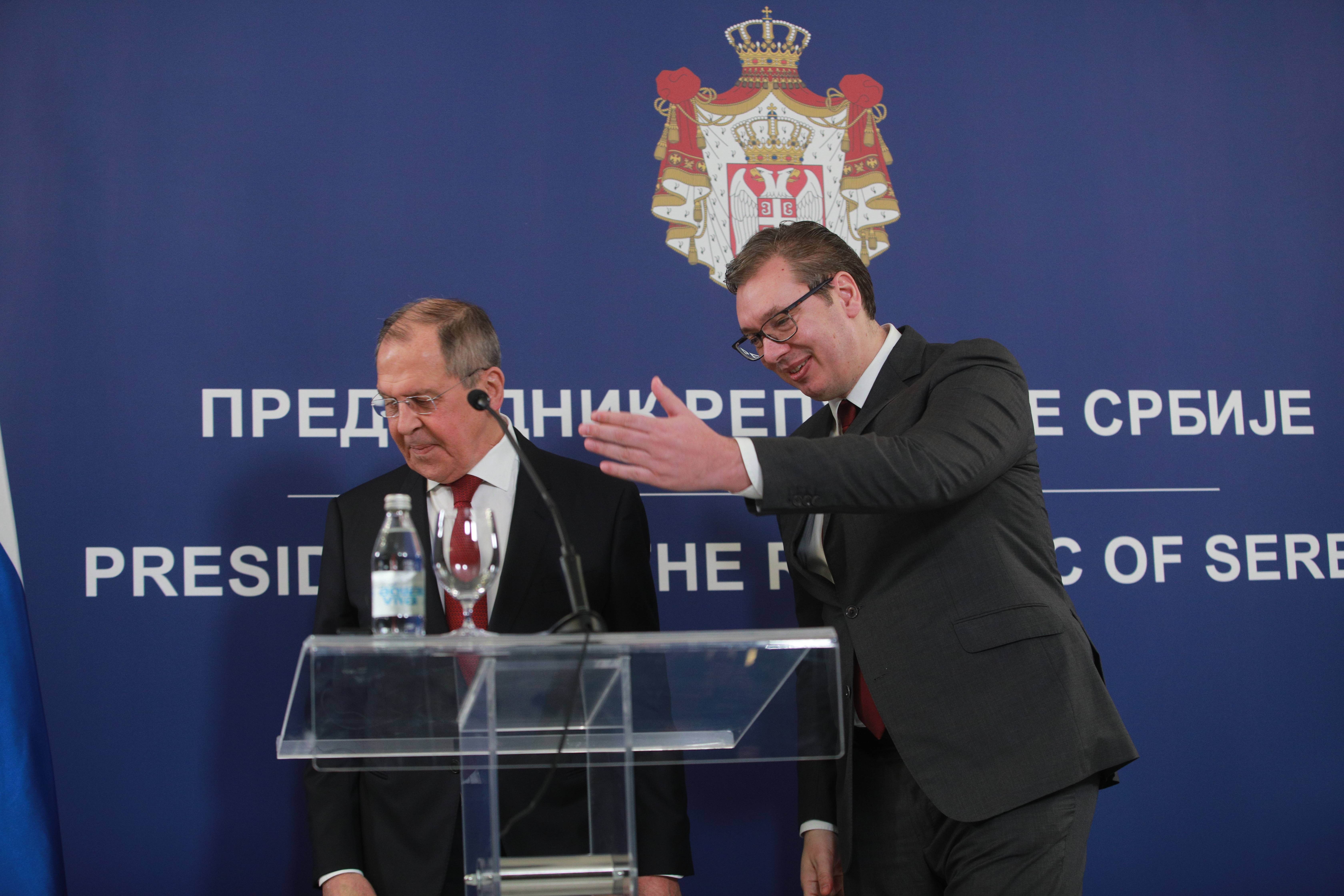Beograd, 15.10.2020. - Predsednik Srbije Aleksandar Vucic (D) i ministar spoljnih poslova Rusije Sergej Lavrov (L) odrzali su konferenciju za novinare nakon sastanka, danas u vili Mir u Beogradu.  (BETAPHOTO/MILOS MISKOV/MO)