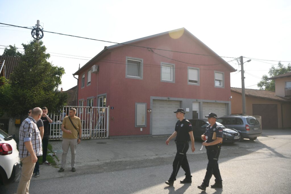 Beograd 21. jun 2023. Zemun U pucnjavi koja se danas dogodila u Zemunu ubijen je Milan J. (30), a prema nezvaničnim saznanjima ubistvo se dogodilo najverovatnije ispred kuće u kojoj živi žrtva  Foto:Filip Kraničanić/Nova.rs